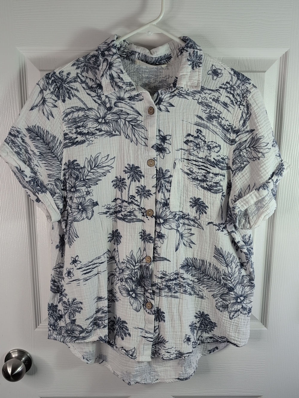 Ocean Drive 100% CottonWhite Button-Up Shirt with Navy Tropical Print Size M